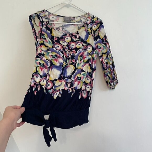 VANESSA VIRGINIA Luxe Blossoms Tee Navy Multi Floral Tie Knot 3/4 Sleeve Blouse - Picture 9 of 13